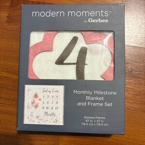 Gerber Modern Moments Monthly Milestone Blanket Set -Pink and Gray NWT